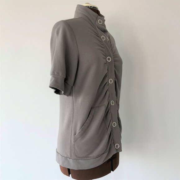 Bamboo/Cotton Top with Front Snap Closure - Picture 4 of 5